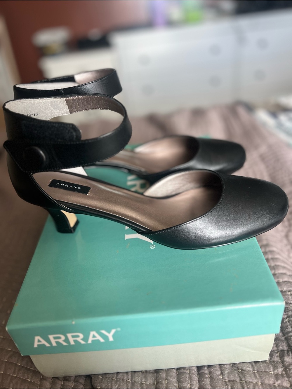 Array Charlie Leather Ankle Strap Round Toe Black Pump Kitten Heel Size 10W - Picture 2 of 9